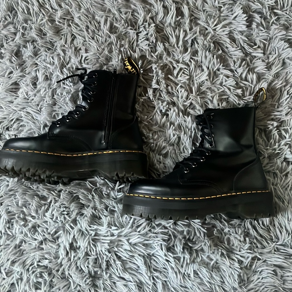 Doc Martens Jadon Boot Smooth Leather Platforms Black Size 9 Women US 8 Men’s US